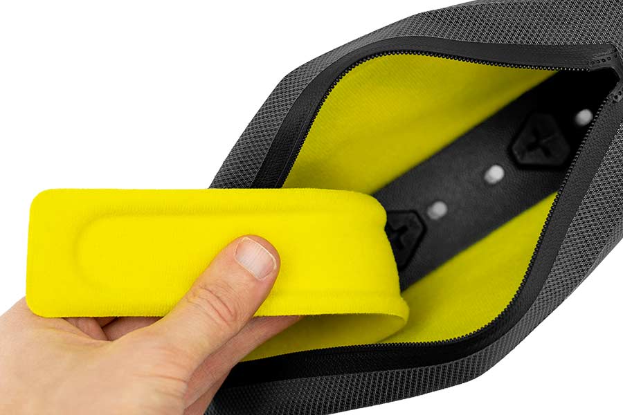 Apidura Expedition Bolt-on Top Tube Pack 1L - Image 4