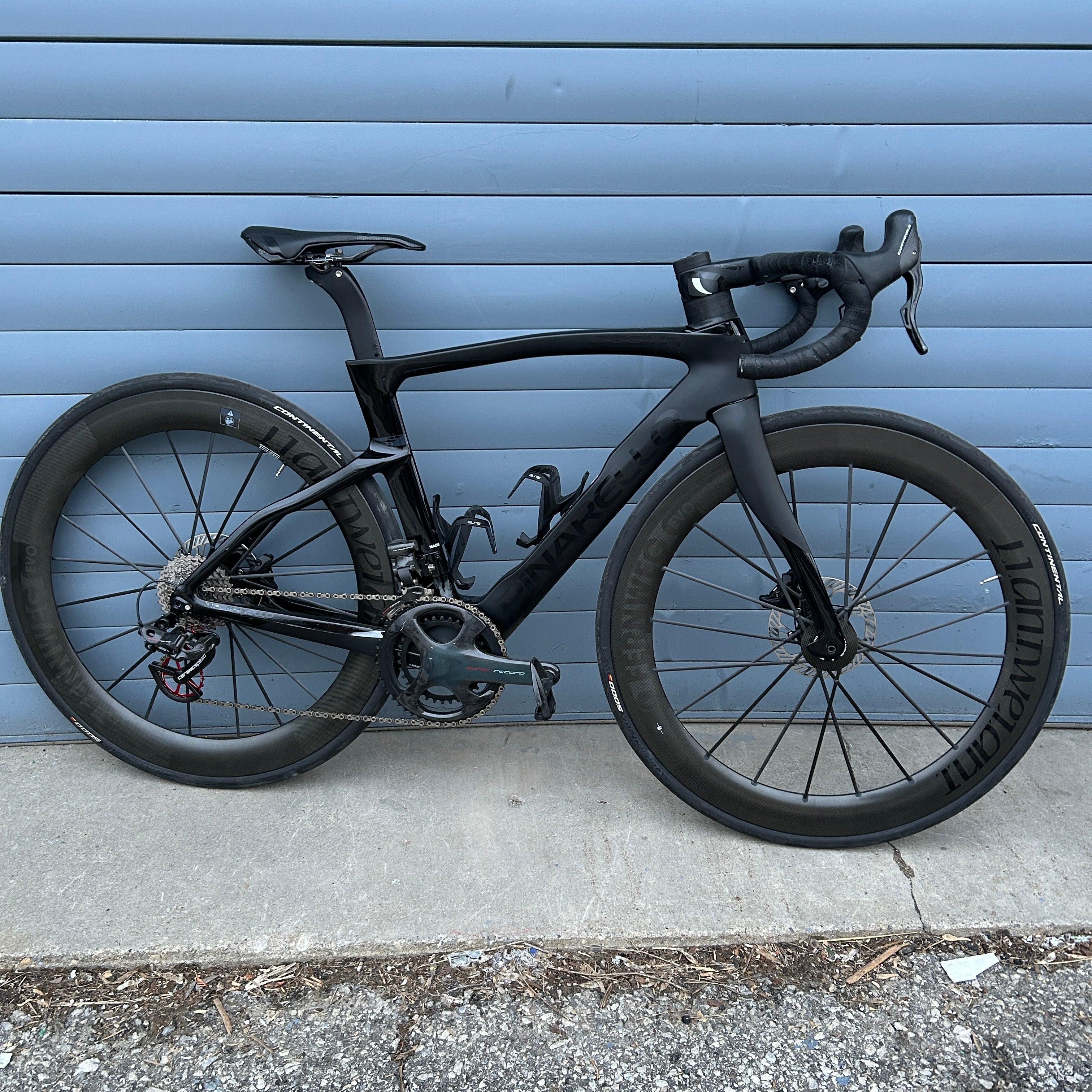 Pinarello Dogma F Disc ( pre-owned)